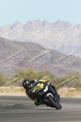 media/Oct-30-2025-Racers Edge (Thu) [[dabbdaf680]]/3-B Group/Session 2 (Turn 14)/